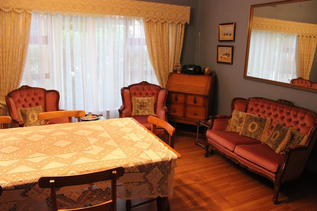 Smuts Ave. Guest Rooms Херманус Экстерьер фото